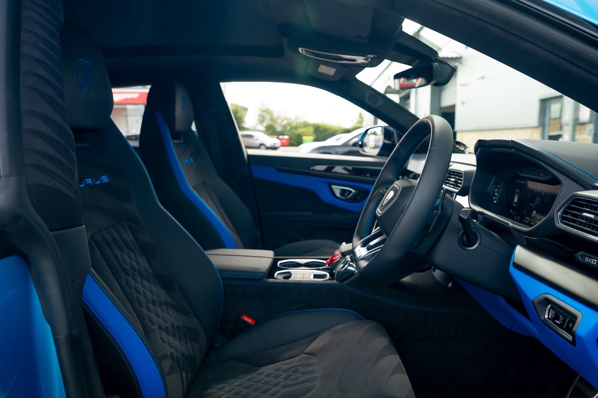LAMBORGHINI URUS V8 S S