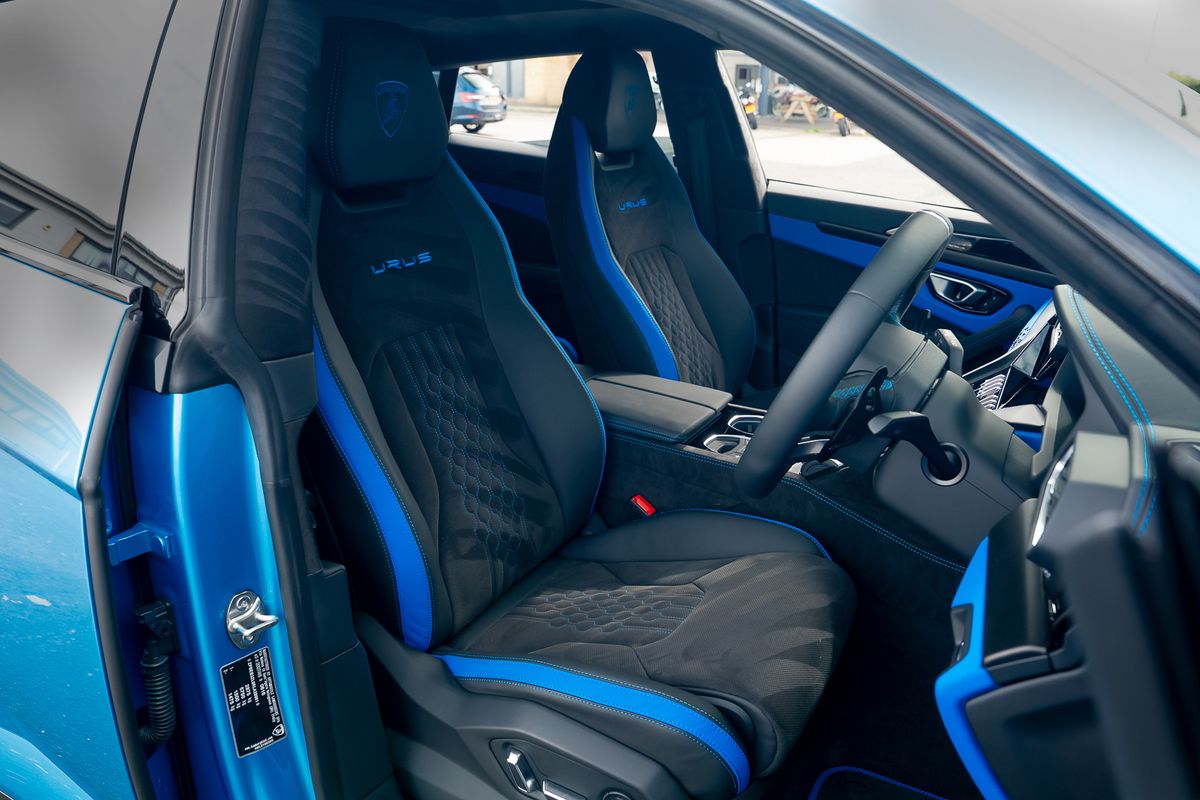 LAMBORGHINI URUS V8 S S