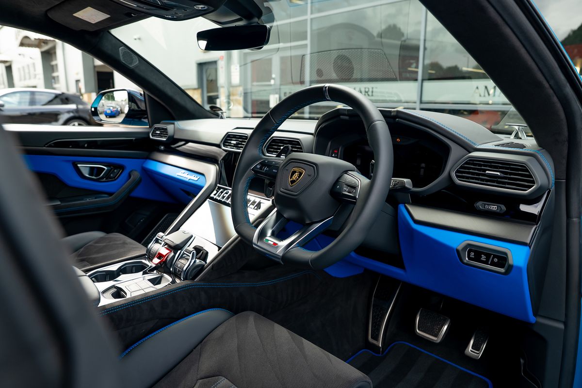 LAMBORGHINI URUS V8 S S