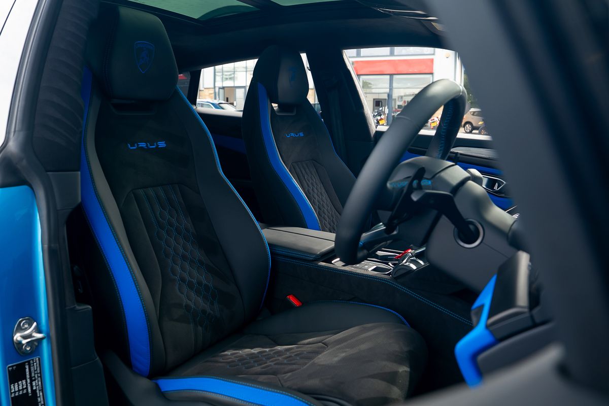 LAMBORGHINI URUS V8 S S