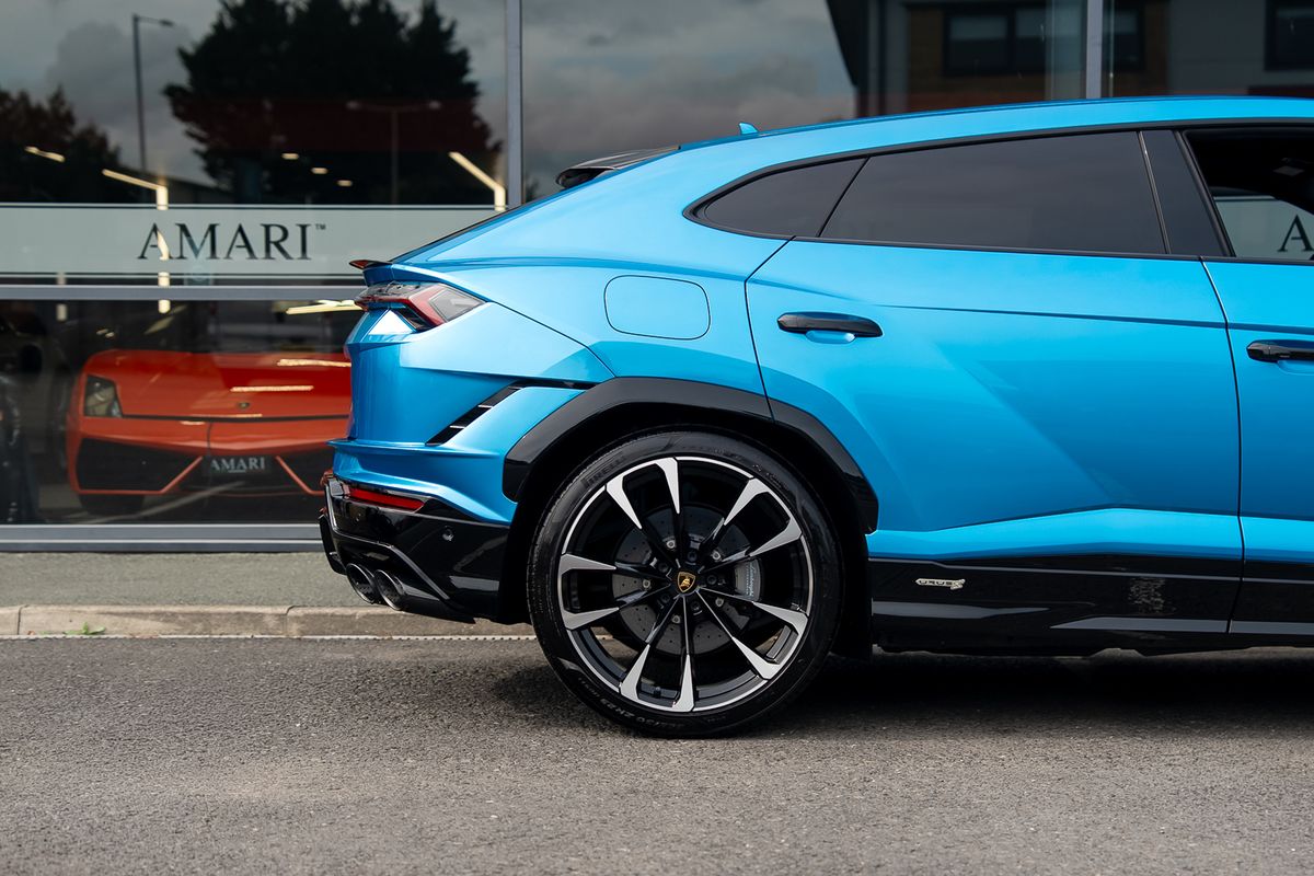 LAMBORGHINI URUS V8 S S