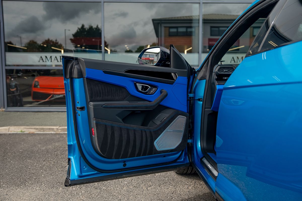 LAMBORGHINI URUS V8 S S