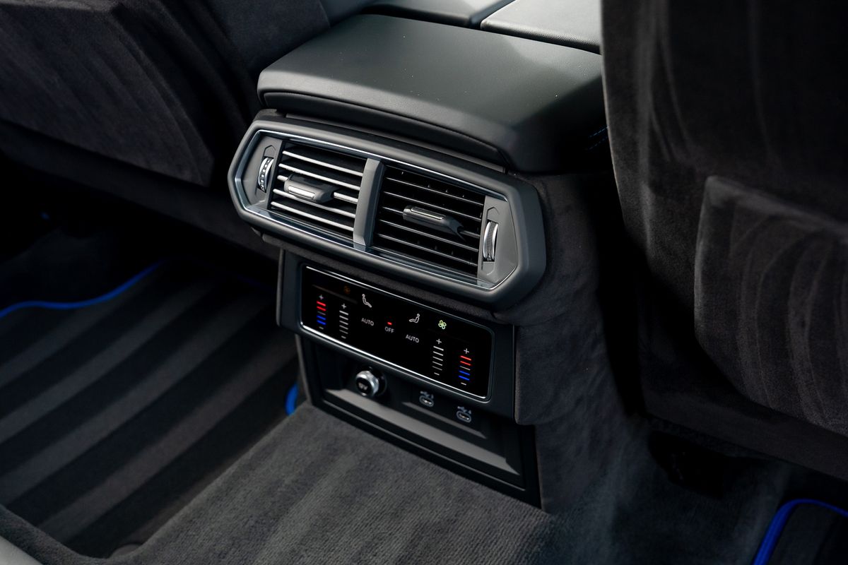 LAMBORGHINI URUS V8 S S