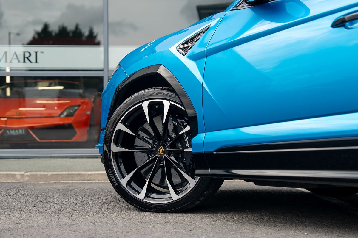 LAMBORGHINI URUS V8 S S