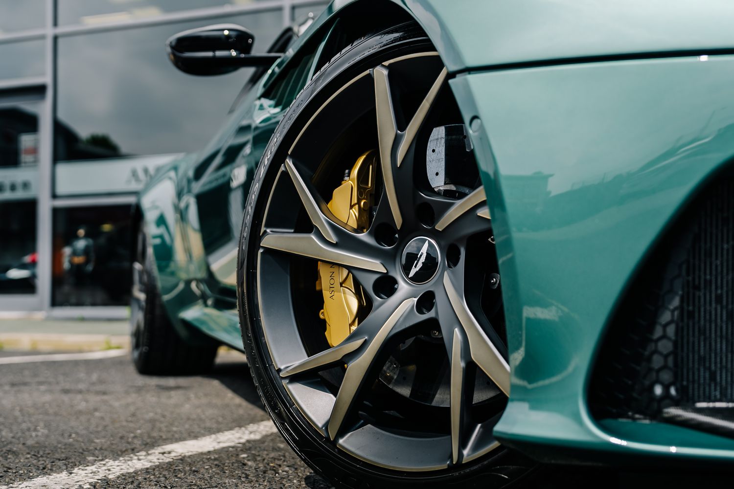 Aston Martin DBS Superleggera V12 - DBS 59 Special Edition