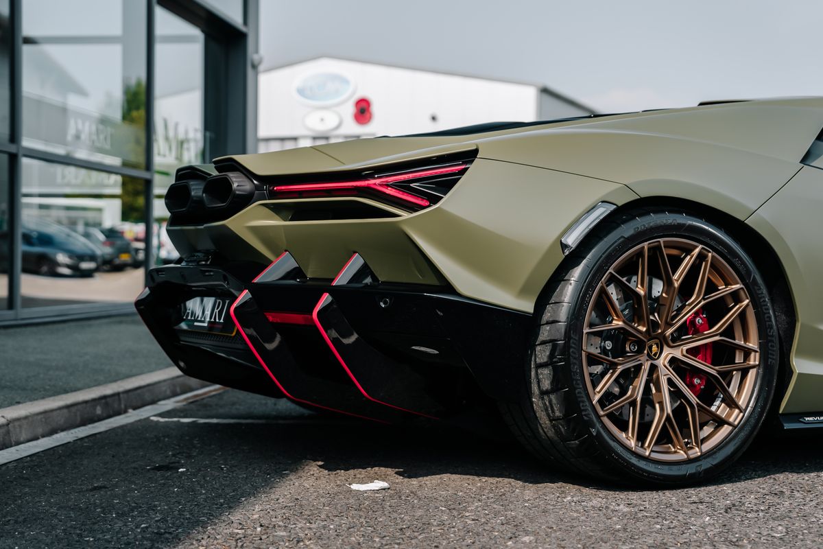 Lamborghini Revuelto