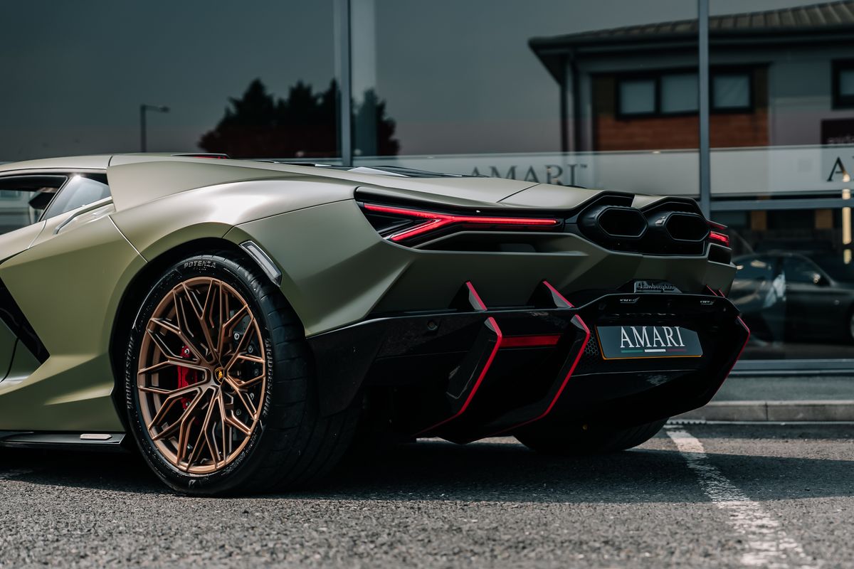 Lamborghini Revuelto