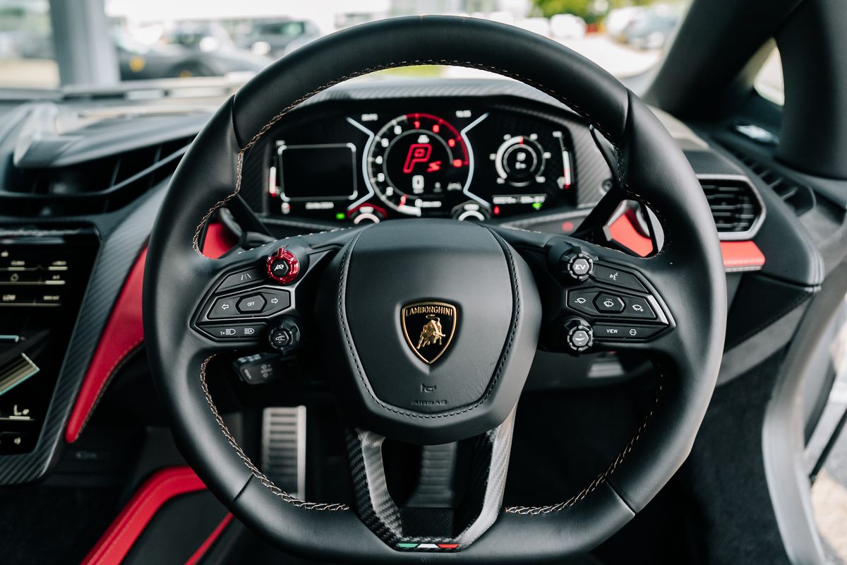 Lamborghini Revuelto