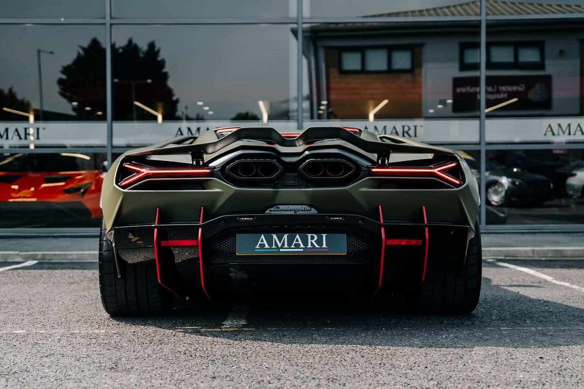 Lamborghini Revuelto