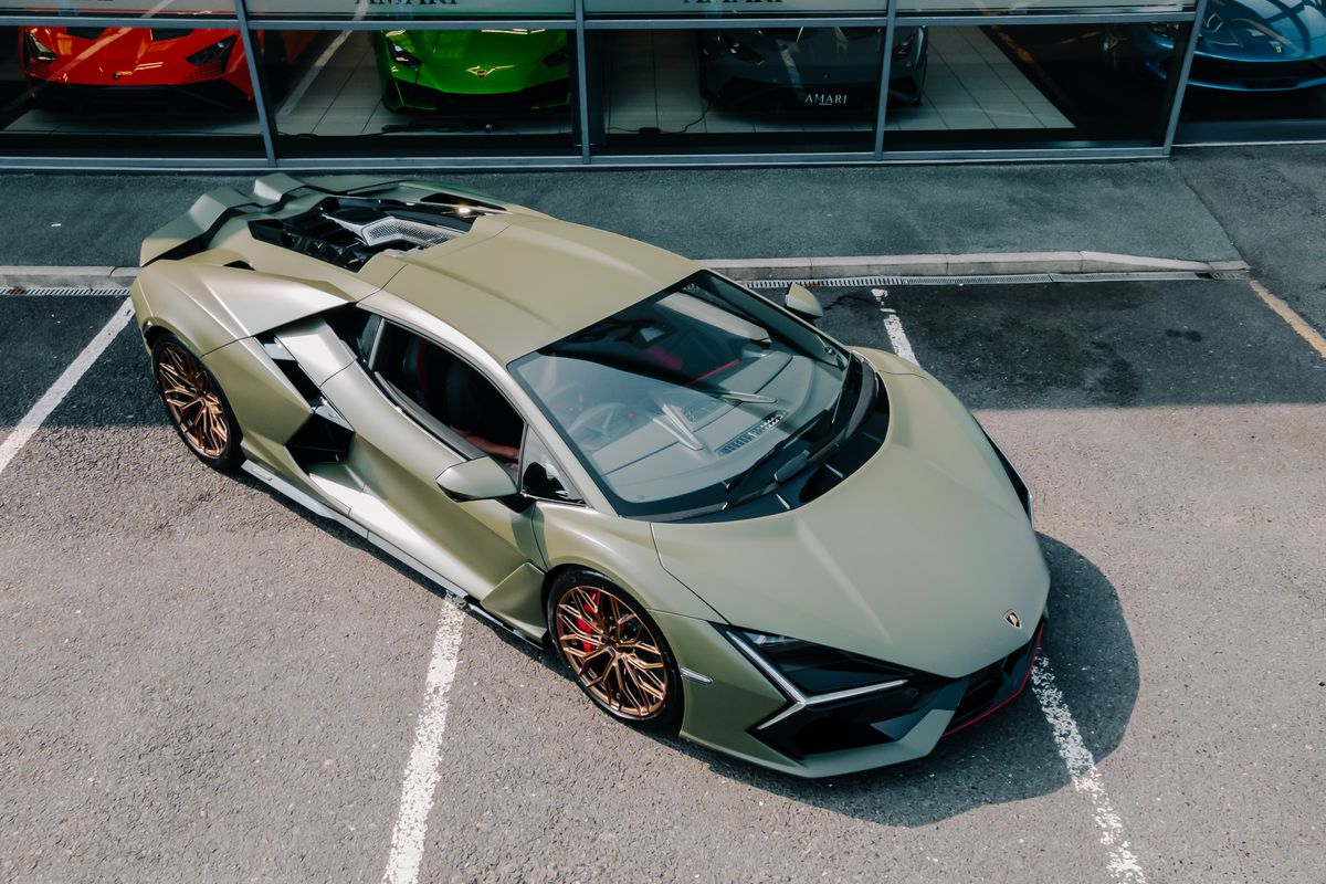 Lamborghini Revuelto