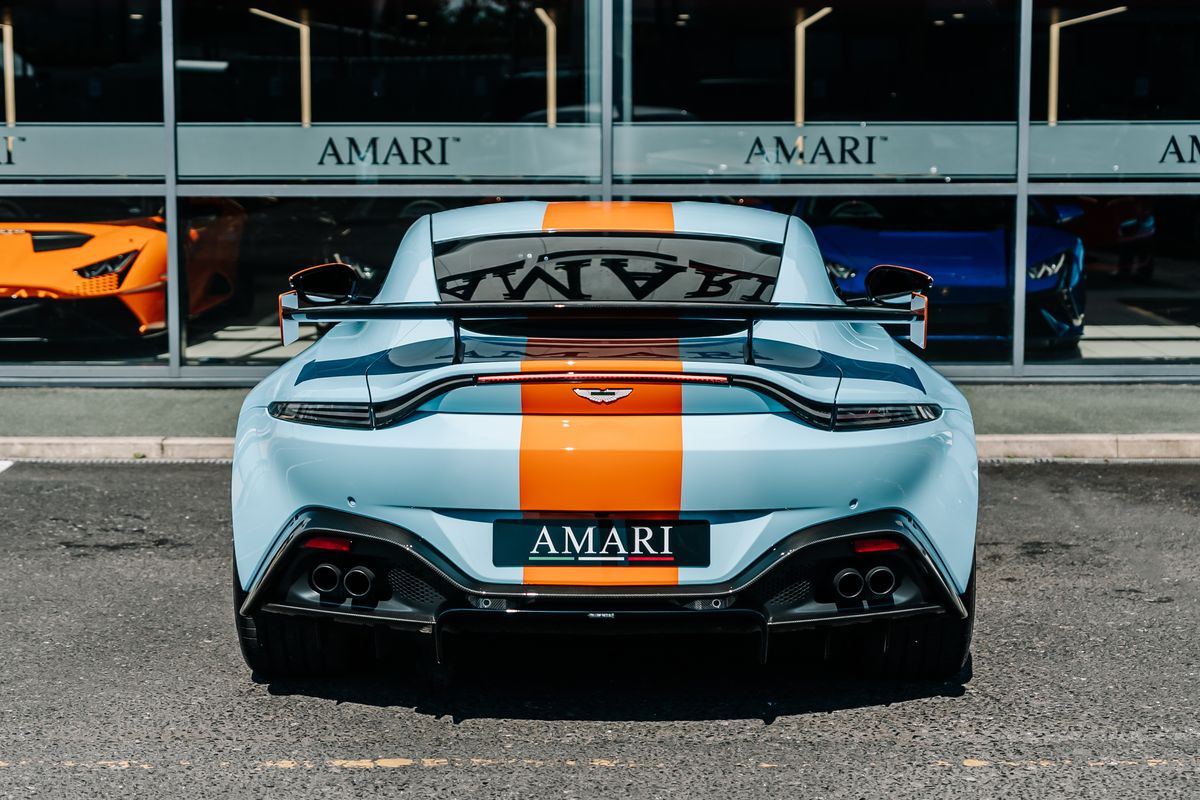 Aston Martin Vantage V8 Heritage Racing Edition