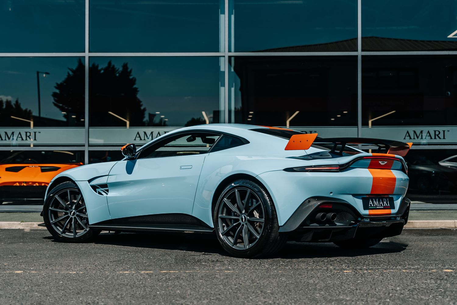Aston Martin Vantage V8 Heritage Racing Edition