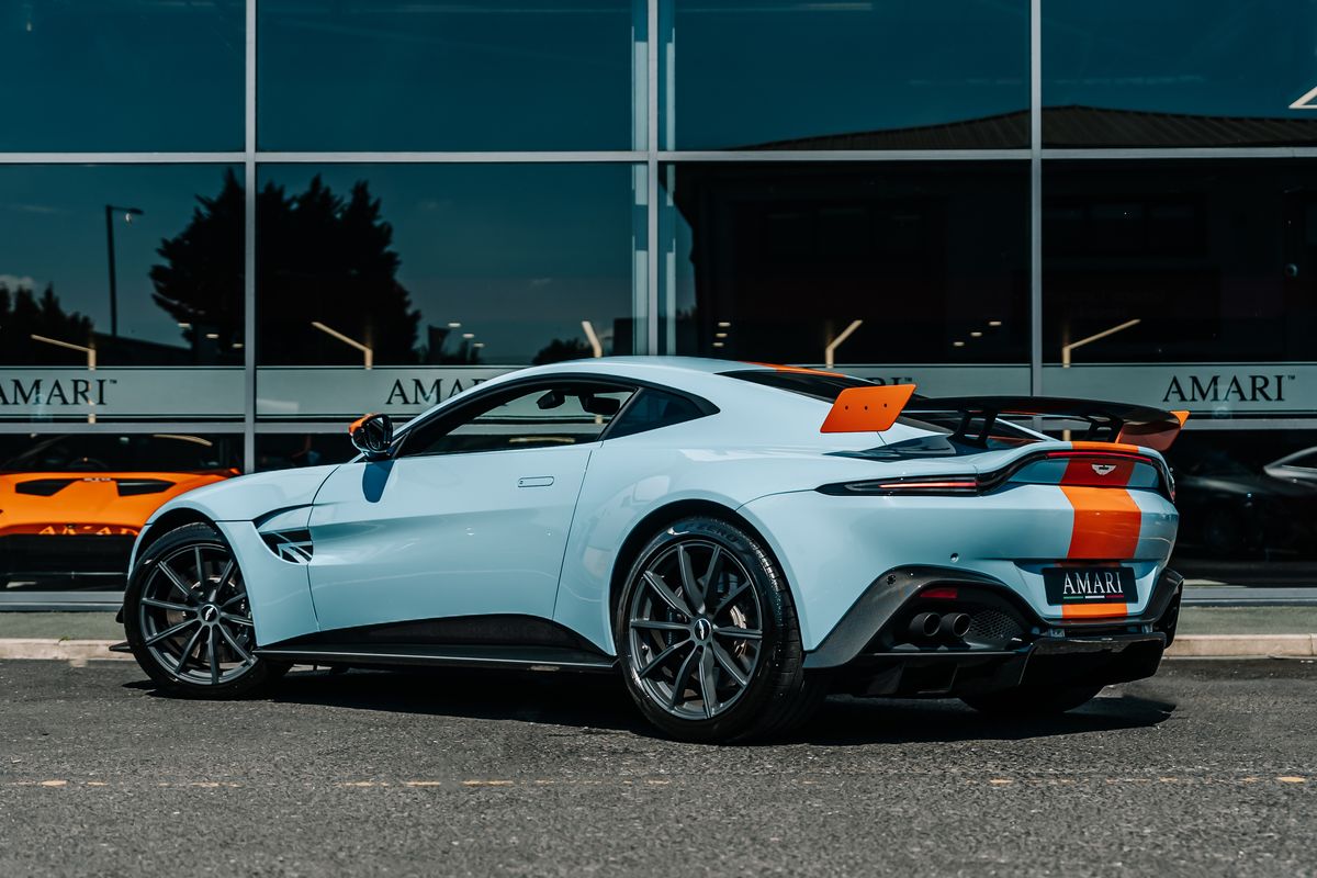 Aston Martin Vantage V8 Heritage Racing Edition