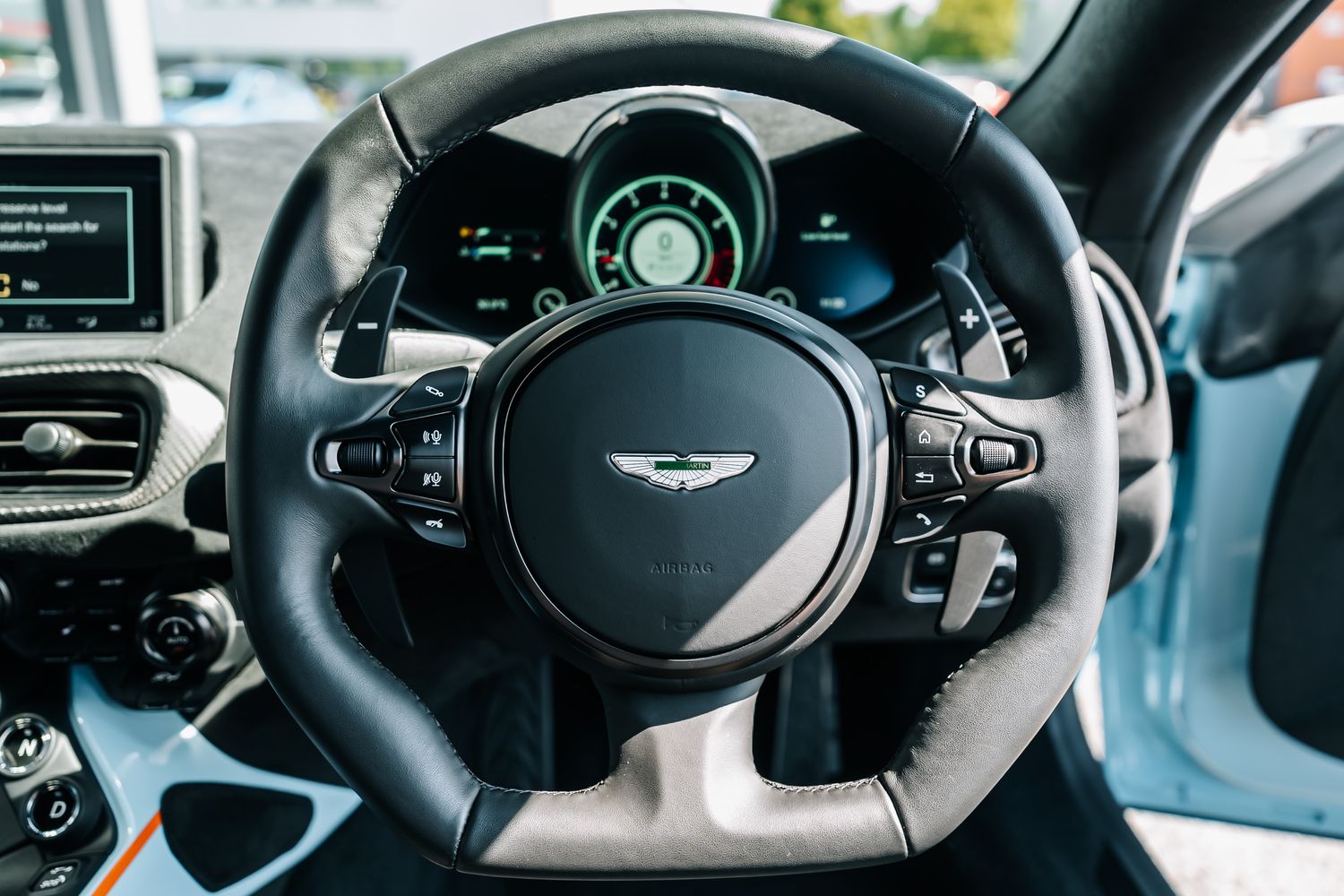 Aston Martin Vantage V8 Heritage Racing Edition