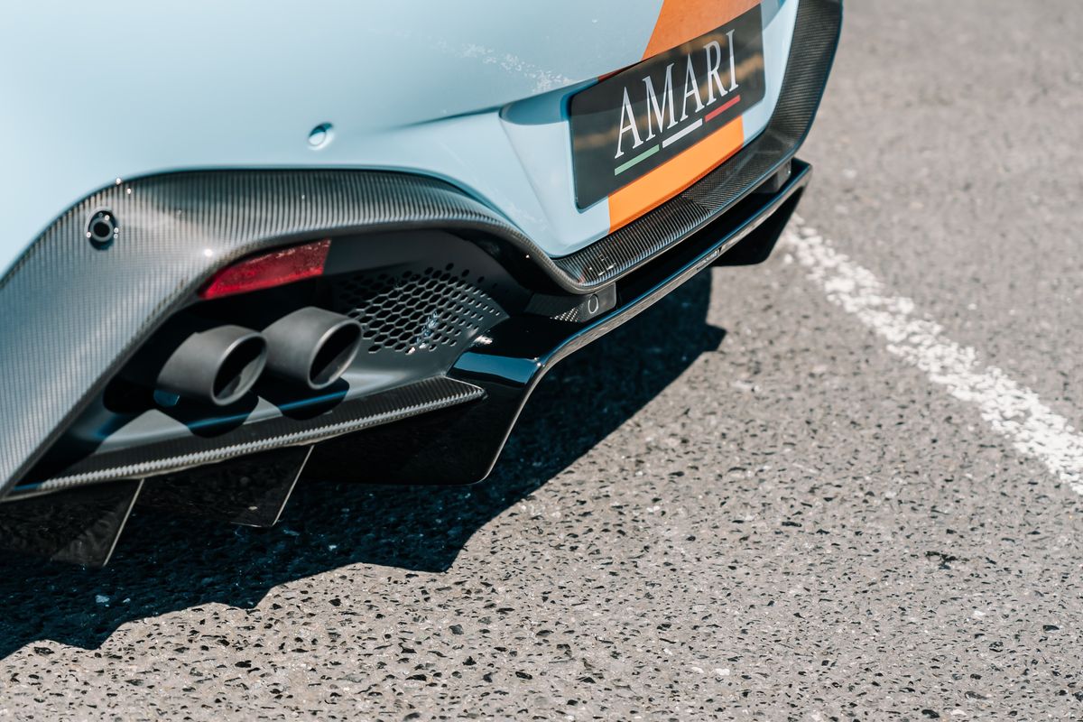 Aston Martin Vantage V8 Heritage Racing Edition