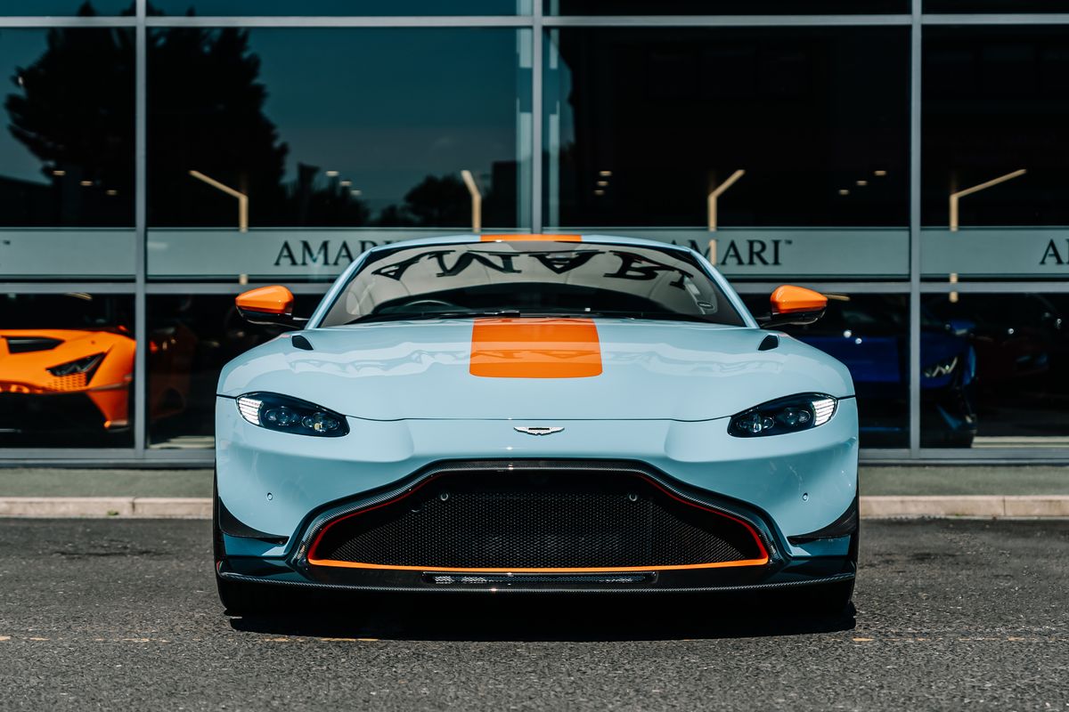 Aston Martin Vantage V8 Heritage Racing Edition