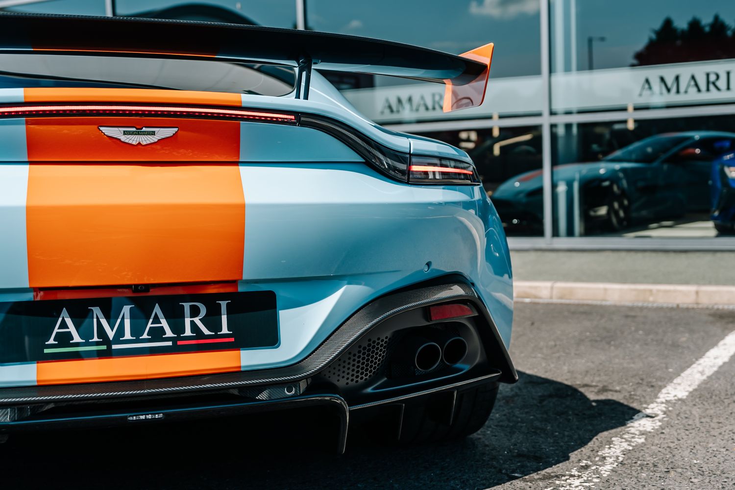 Aston Martin Vantage V8 Heritage Racing Edition