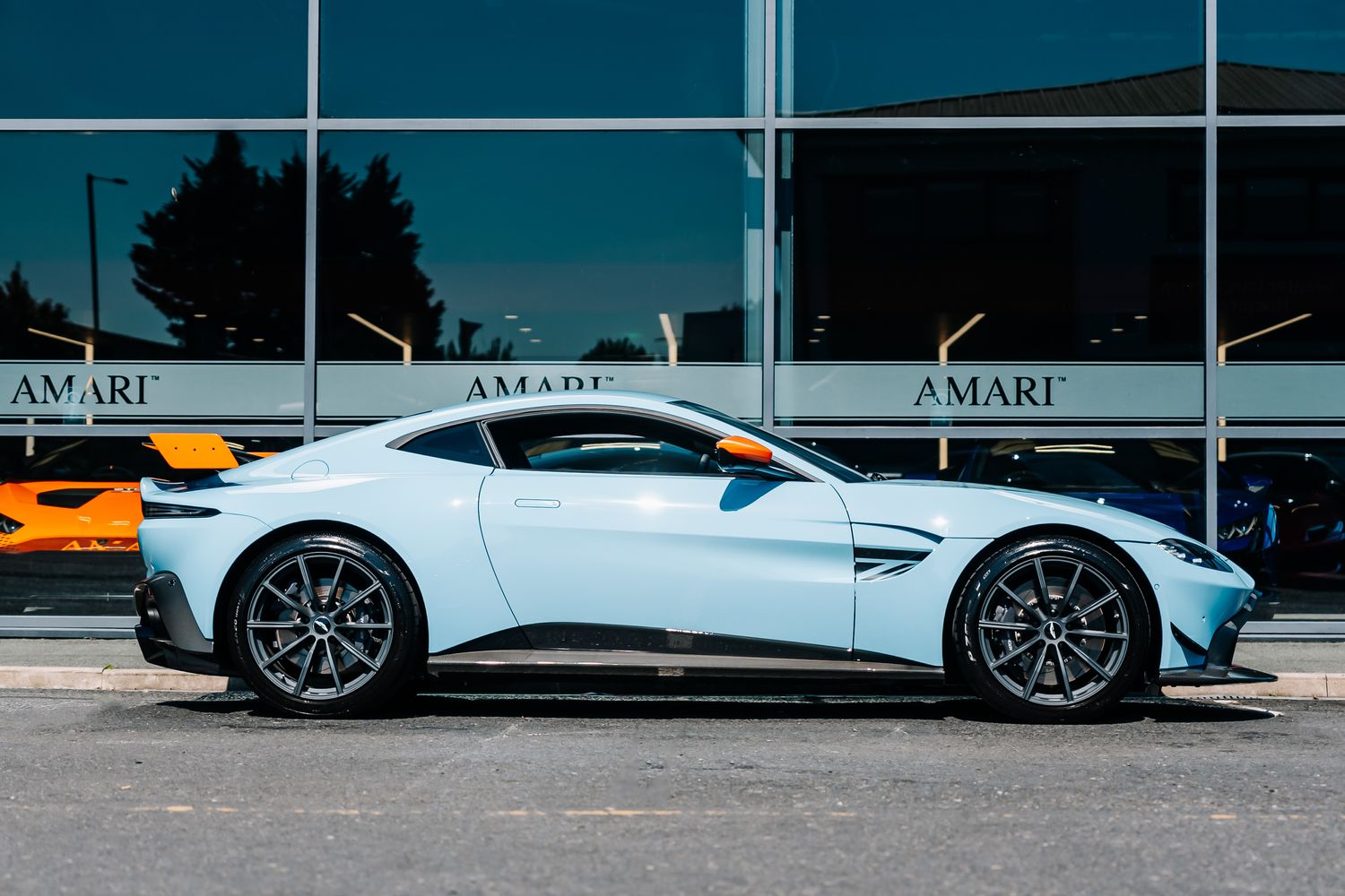 Aston Martin Vantage V8 Heritage Racing Edition