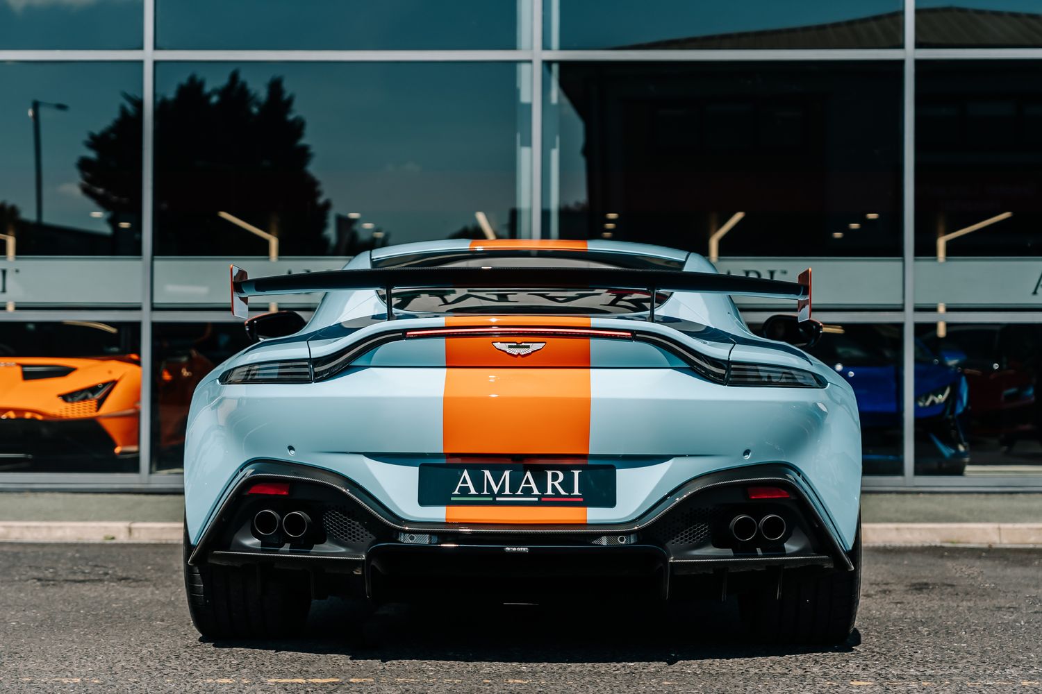 Aston Martin Vantage V8 Heritage Racing Edition