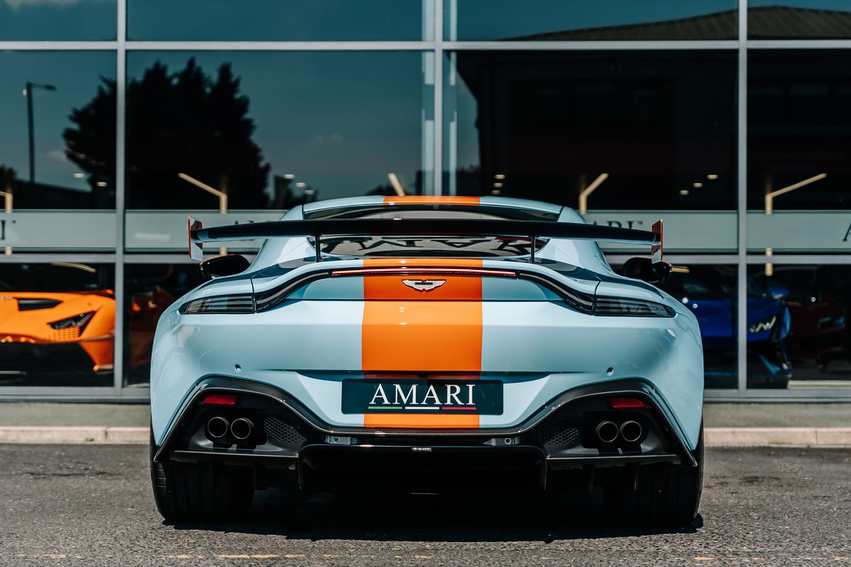 Aston Martin Vantage V8 Heritage Racing Edition