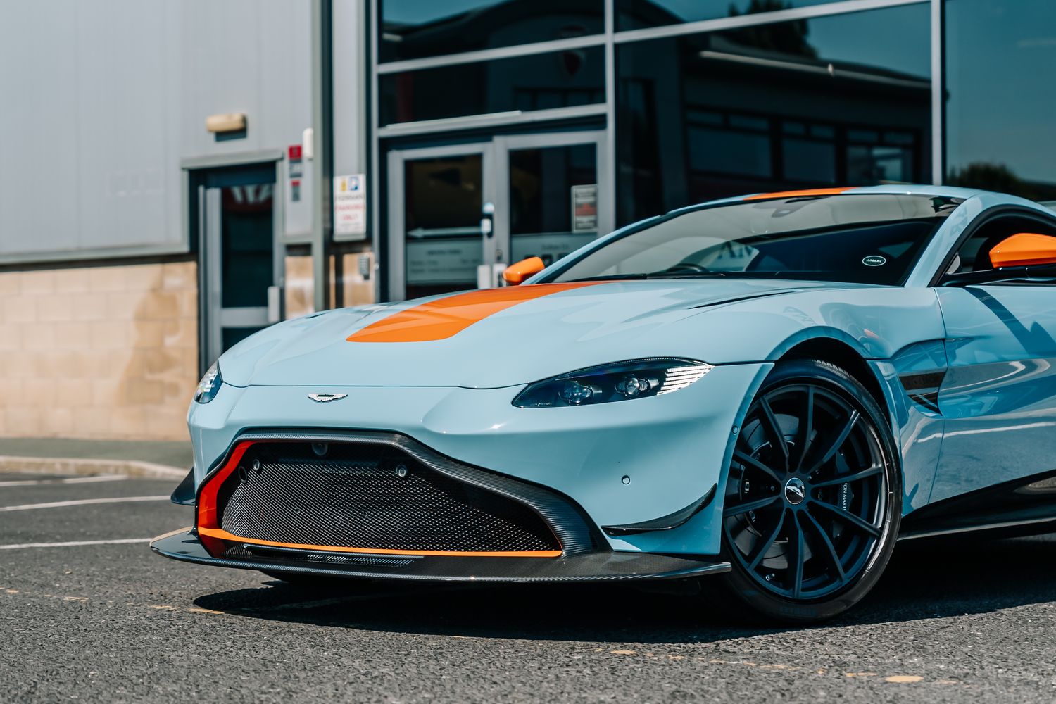 Aston Martin Vantage V8 Heritage Racing Edition