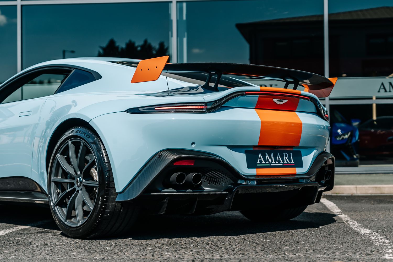 Aston Martin Vantage V8 Heritage Racing Edition