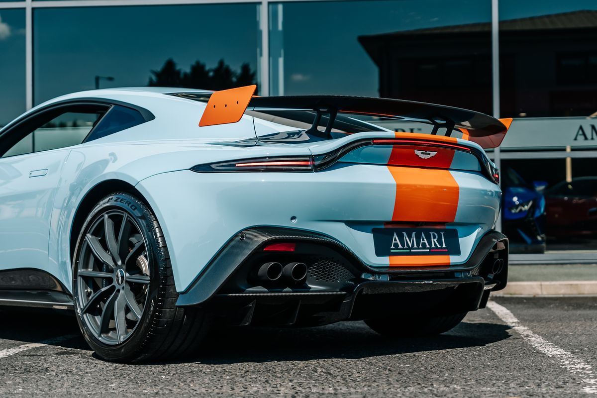 Aston Martin Vantage V8 Heritage Racing Edition