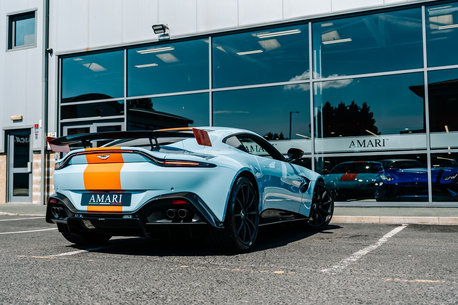 Aston Martin Vantage V8 Heritage Racing Edition