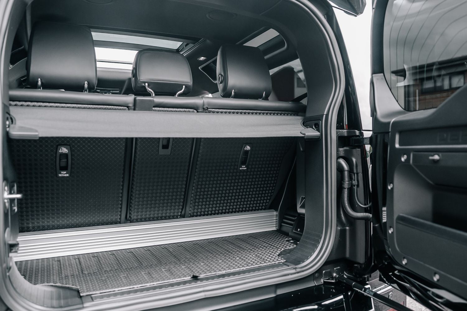 Land Rover Defender V8 Carpathian Edition P525 by Talos Vehicles