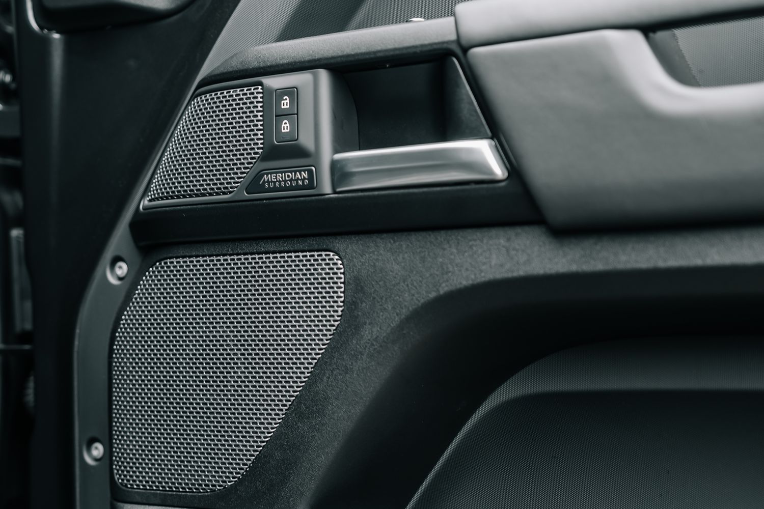 Land Rover Defender V8 Carpathian Edition P525 by Talos Vehicles