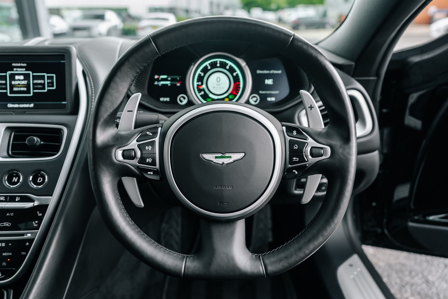 Aston Martin DB11 AMR V12