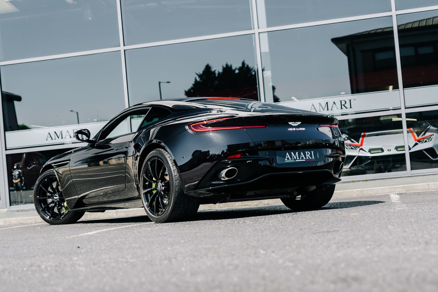 Aston Martin DB11 AMR V12
