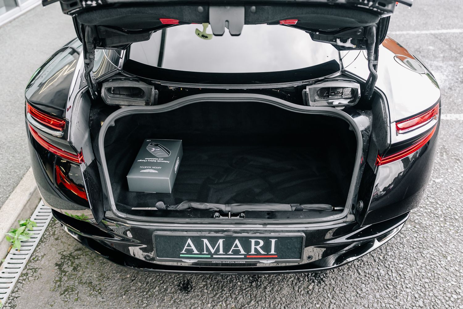 Aston Martin DB11 AMR V12