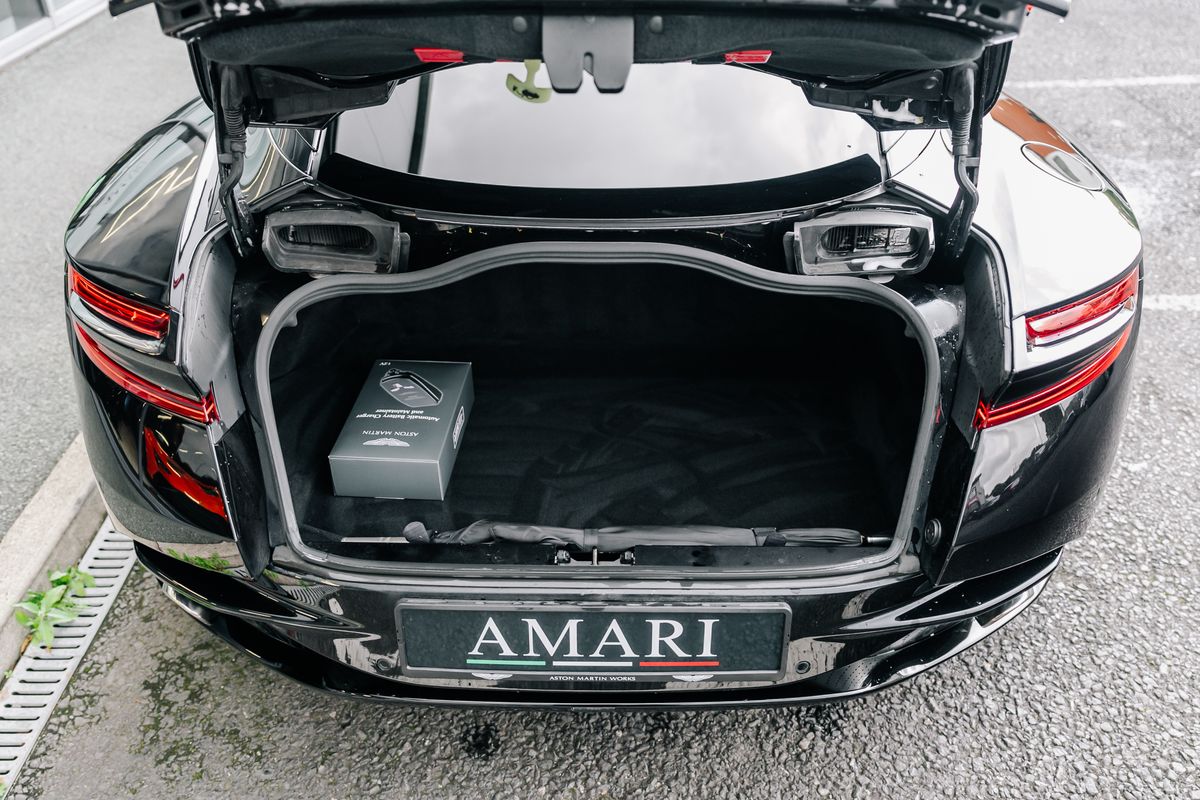 ASTON MARTIN DB11 AMR V12