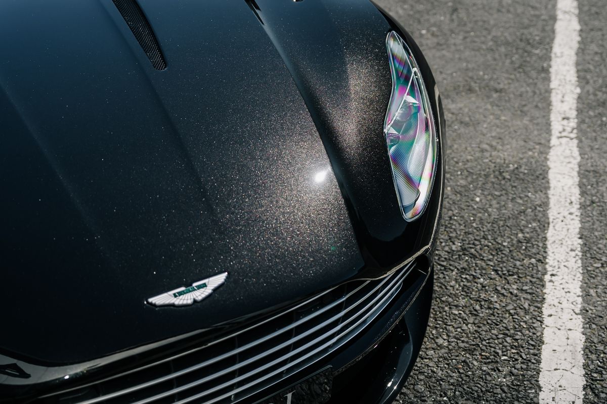 ASTON MARTIN DB11 AMR V12