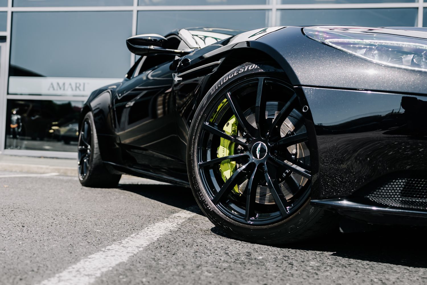 Aston Martin DB11 AMR V12