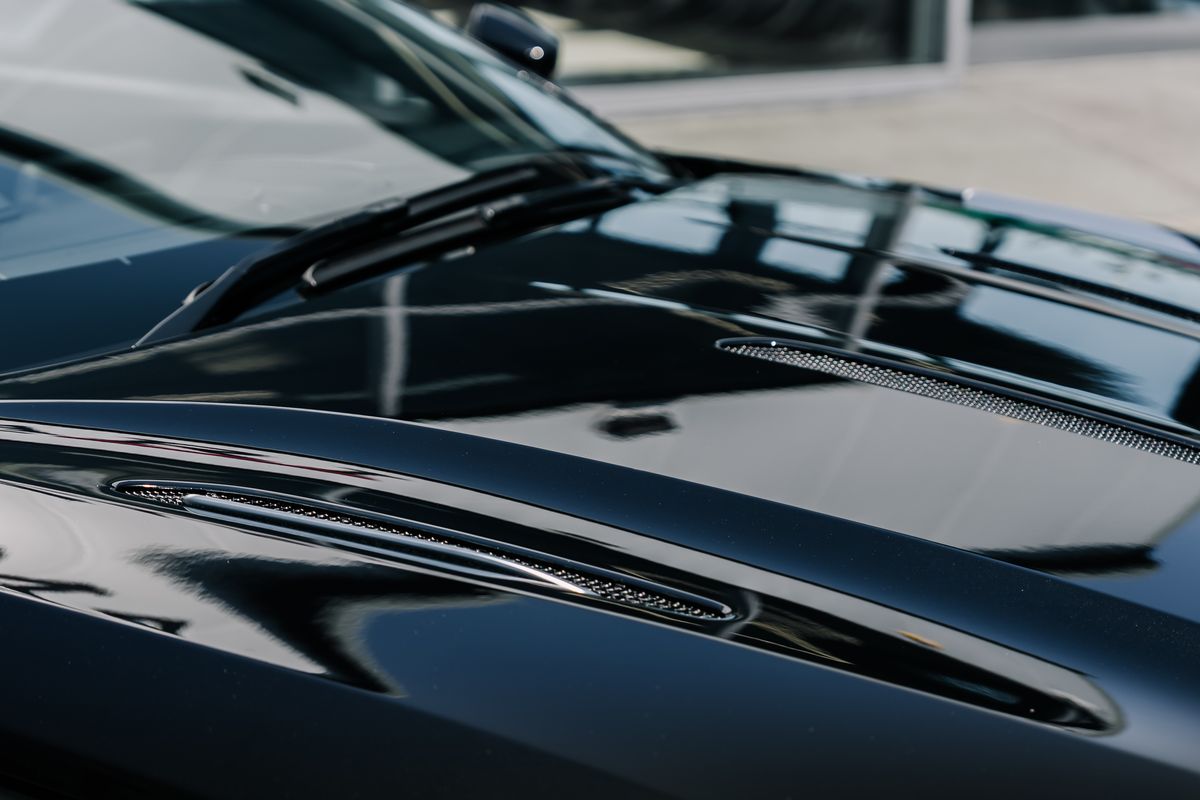 ASTON MARTIN DB11 AMR V12