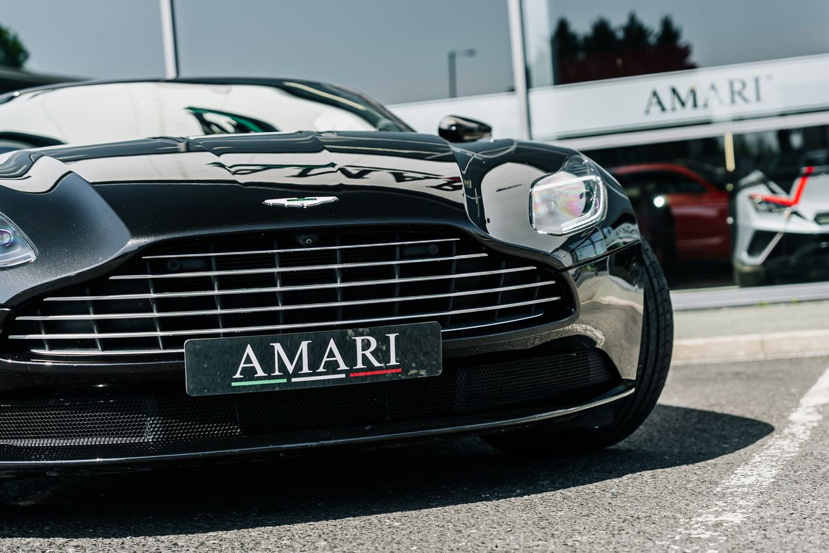 ASTON MARTIN DB11 AMR V12