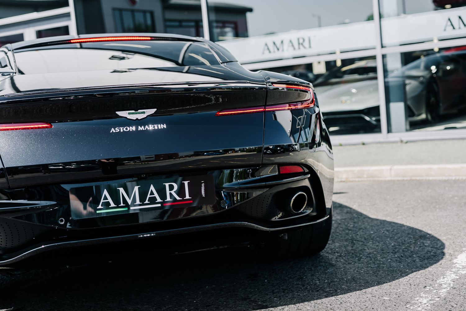 Aston Martin DB11 AMR V12