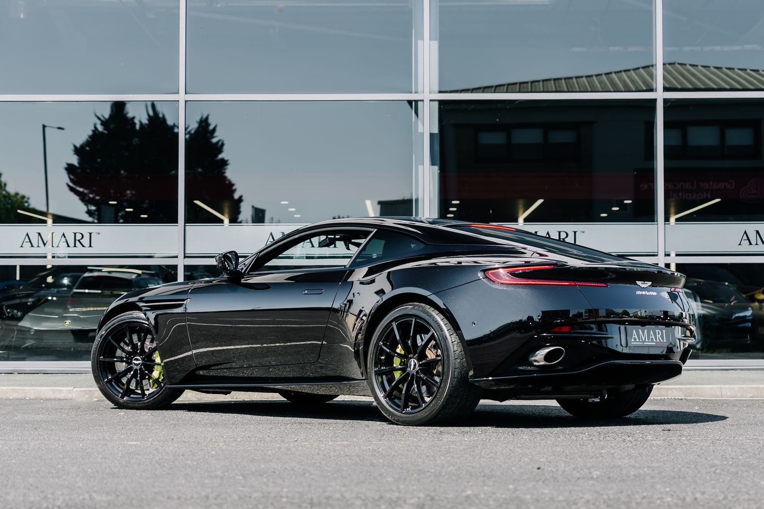 Aston Martin DB11 AMR V12
