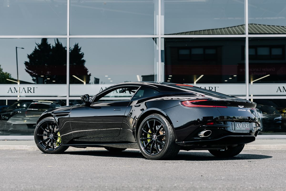ASTON MARTIN DB11 AMR V12