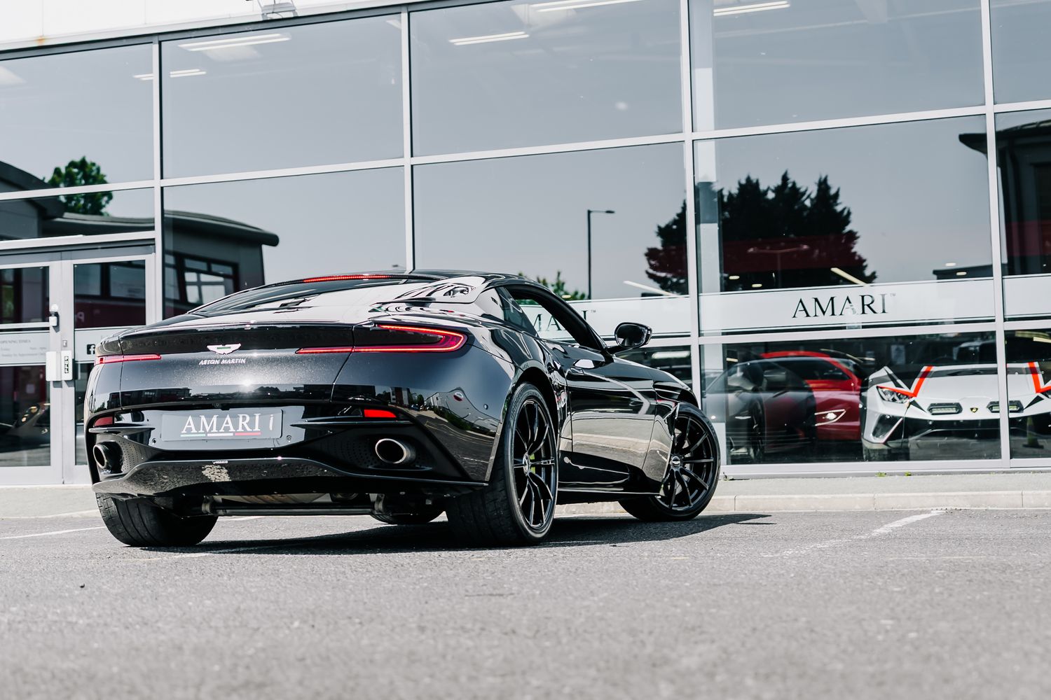 Aston Martin DB11 AMR V12