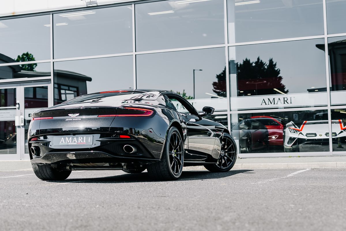 ASTON MARTIN DB11 AMR V12