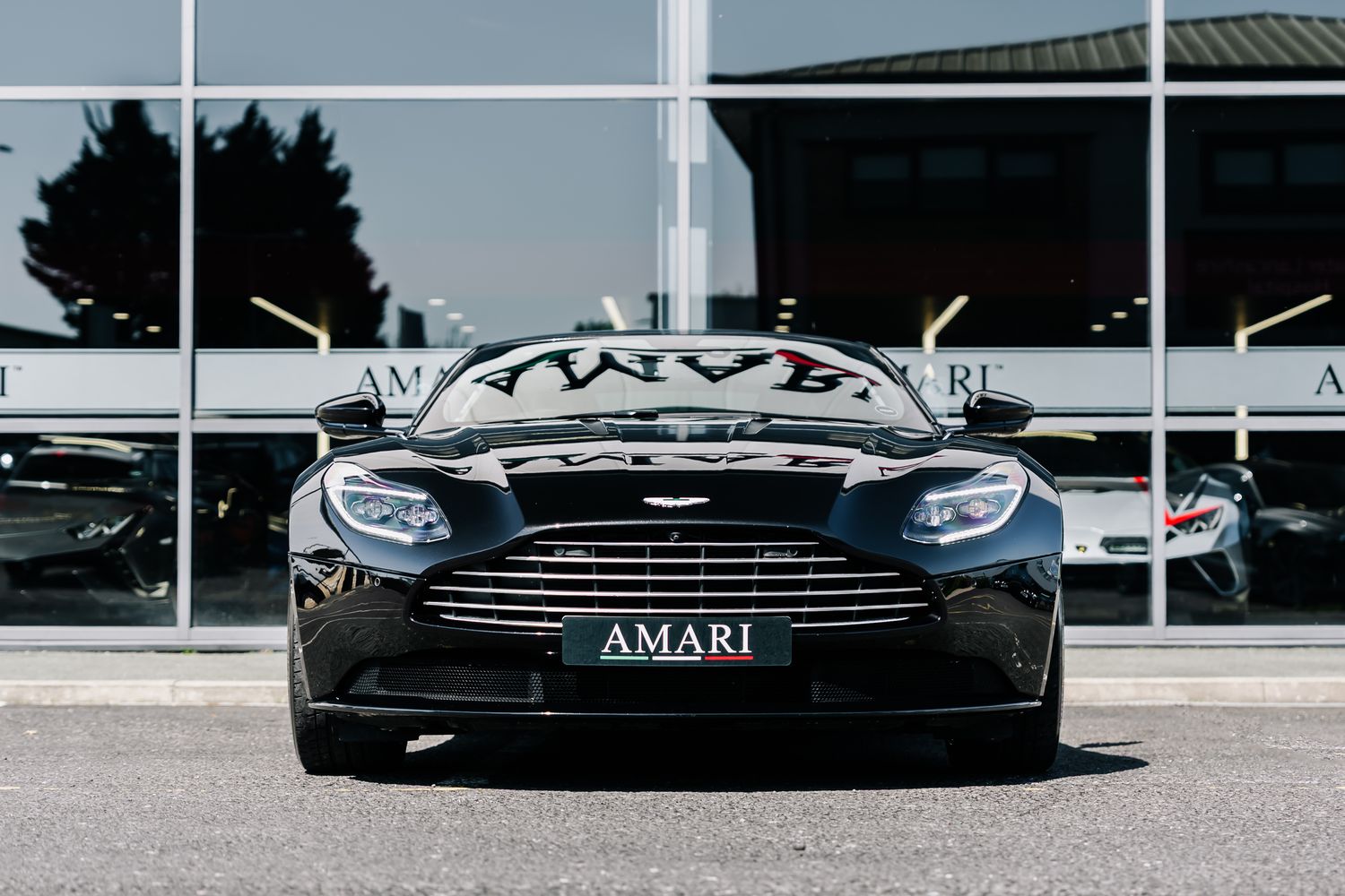 Aston Martin DB11 AMR V12