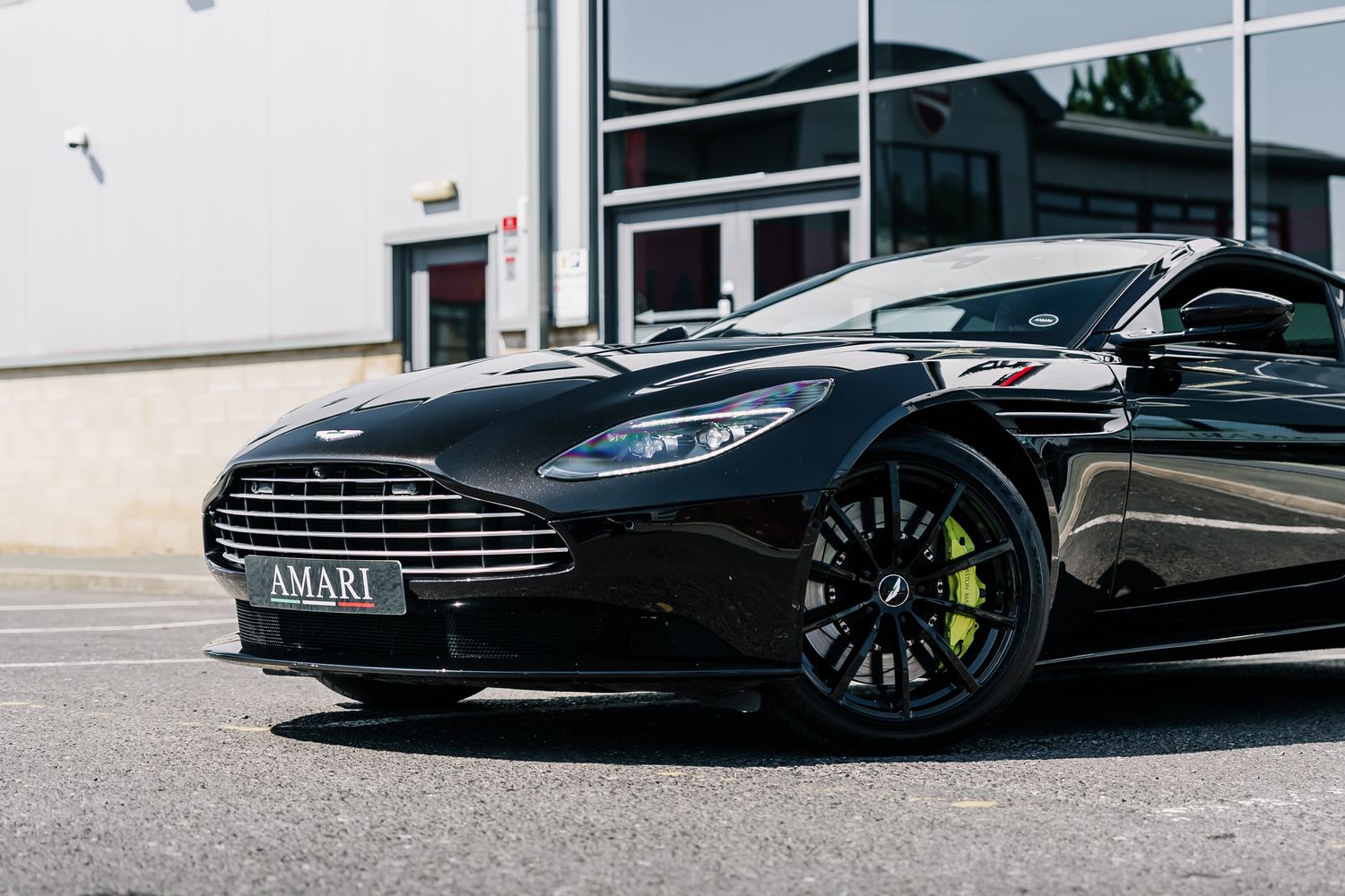 Aston Martin DB11 AMR V12