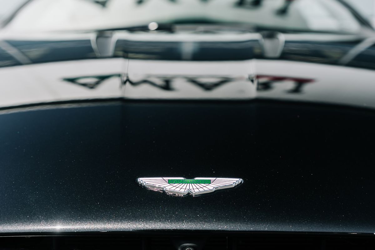 ASTON MARTIN DB11 AMR V12