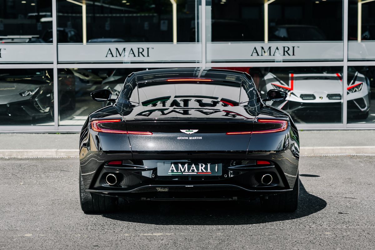 ASTON MARTIN DB11 AMR V12