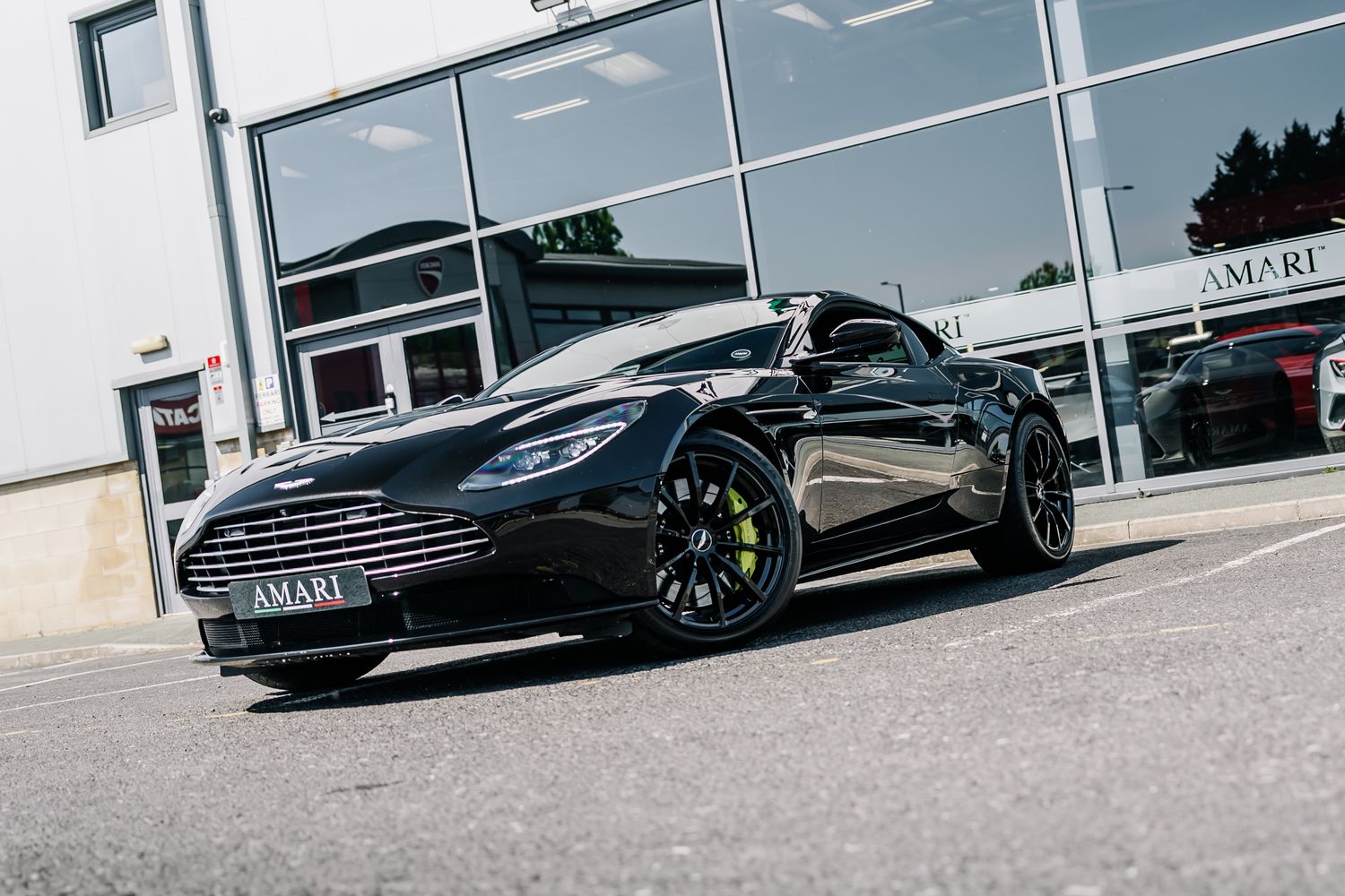 Aston Martin DB11 AMR V12