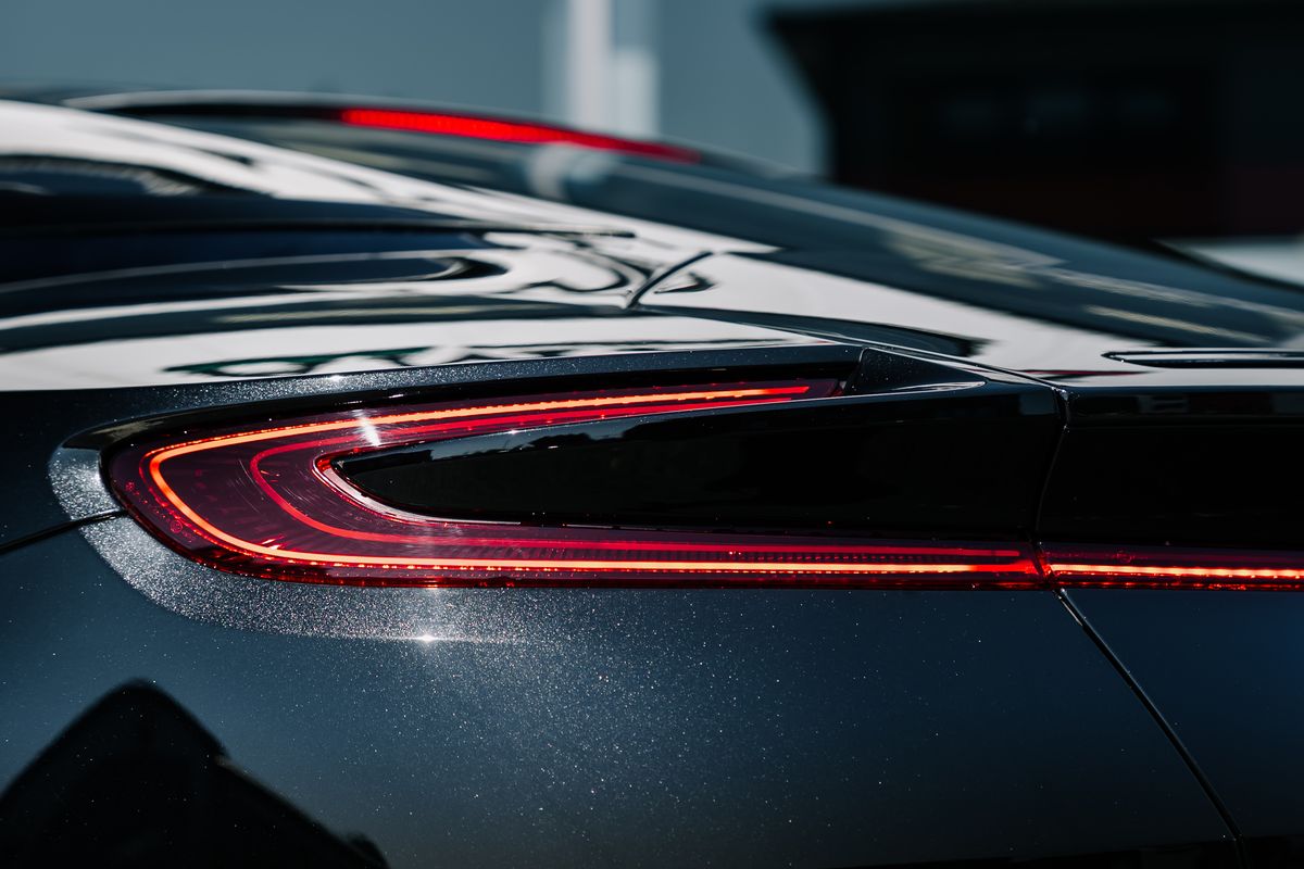 ASTON MARTIN DB11 AMR V12
