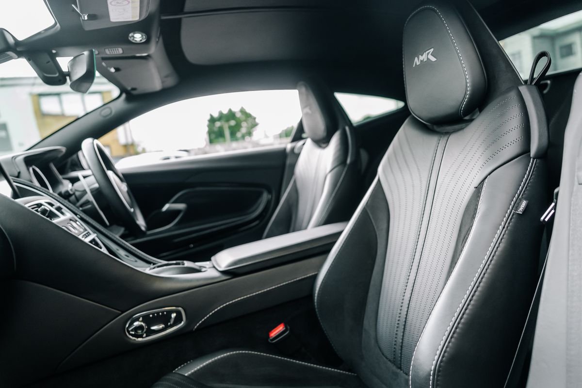 ASTON MARTIN DB11 AMR V12